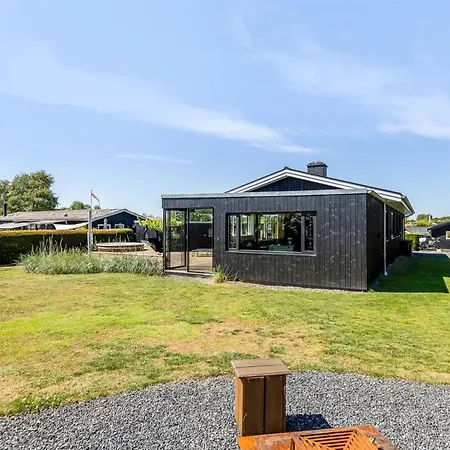 Semesterbostad Tecumseh - 300m From The Sea By Interhome